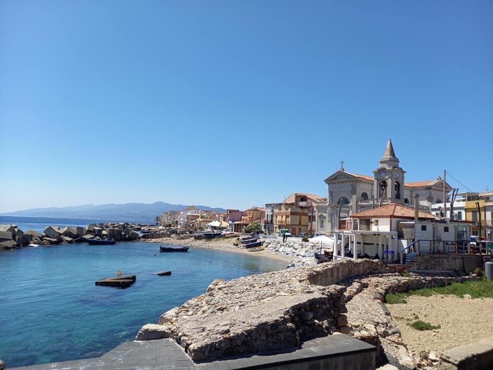 Tra Mare E Lago Torre di Faro Екстериор снимка