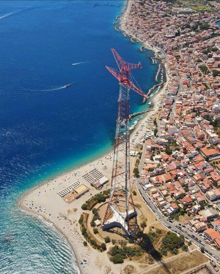 Tra Mare E Lago Torre di Faro Екстериор снимка